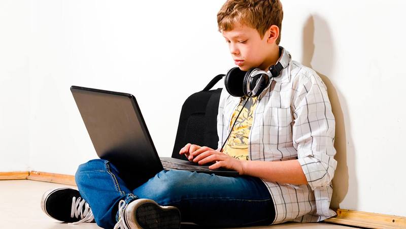 Почему Интернет и СМИ стали врагами для современного подростка?
