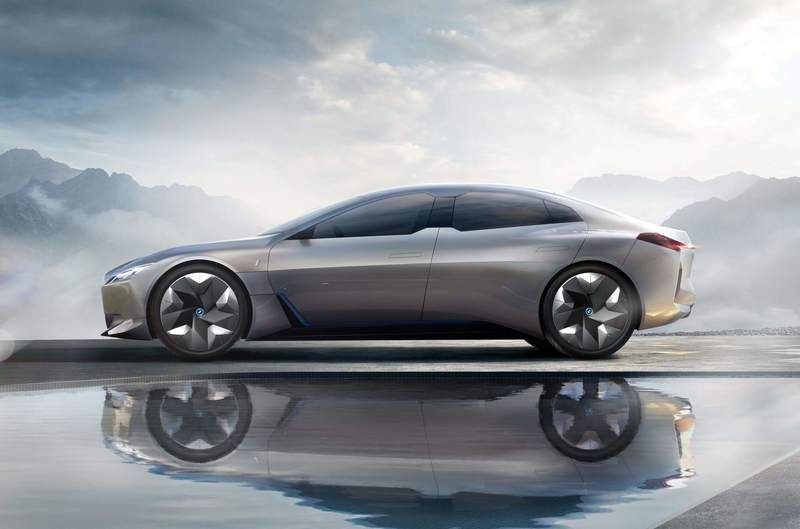Самым мощным BMW станет электрическая «семерка»