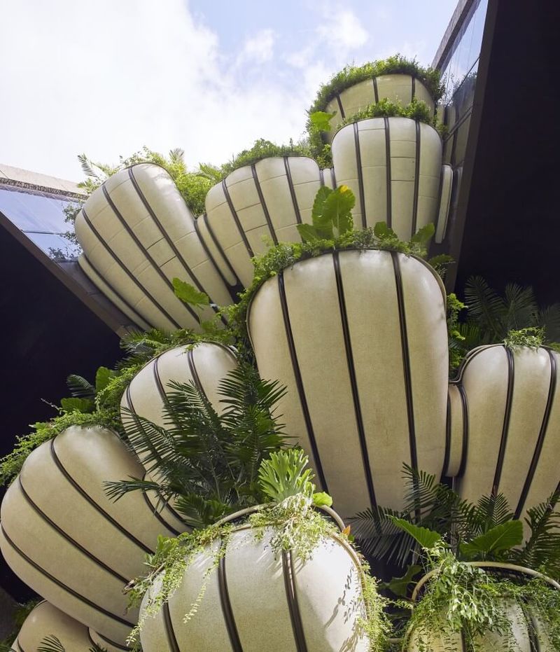 Жилой комплекс Heatherwick Studio утопает в зелени