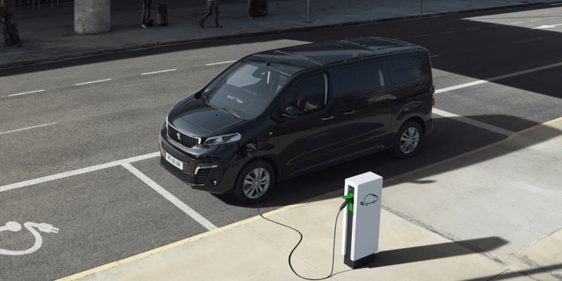 Peugeot анонсирует электрический фургон Traveler