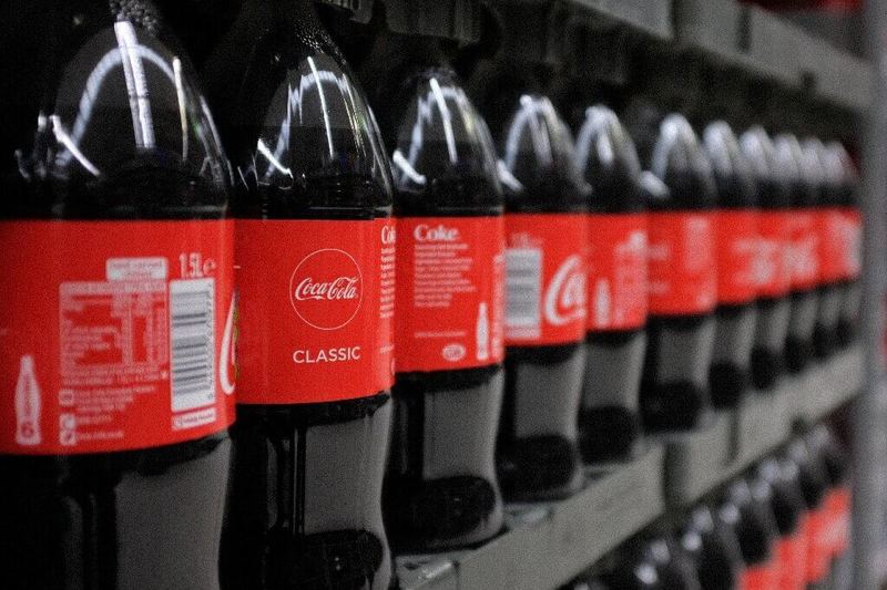 Coca-Cola будет продавать газировку в 100% переработанном пластике 