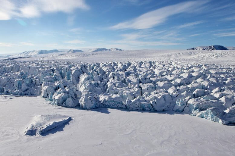 Российская Арктика ежегодно теряет миллиарды тонн льда из-за потепления климата
