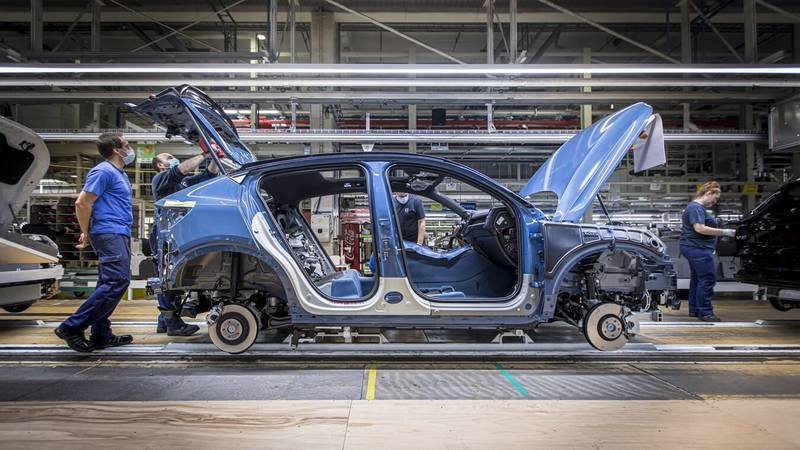 Volvo начинает производство C40 Recharge