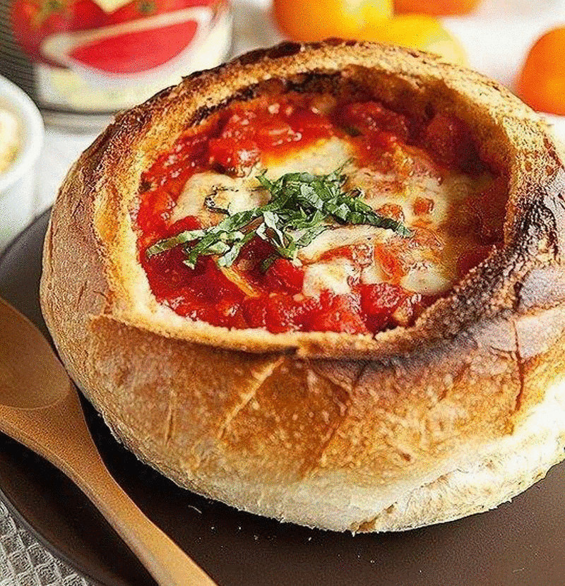  Сырный томатный суп в хлебной чаше