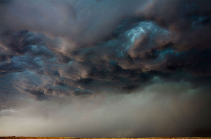 «Большое облако»: серия захватывающих фотографий предгрозового неба  